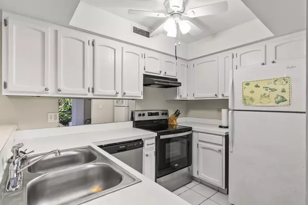 Kailua-kona, HI 96740,75-6082 ALII DR #A103