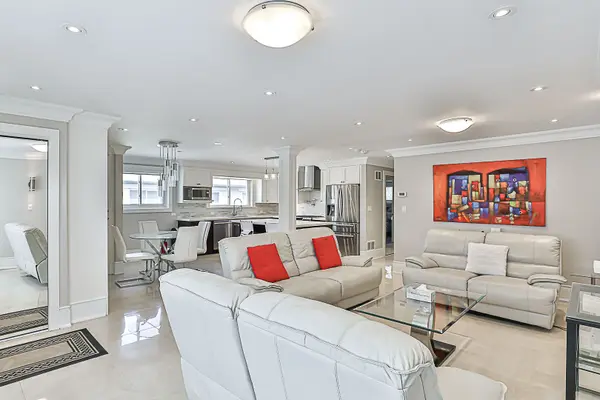 Aurora, ON L4G 1Y9,13 Richardson DR