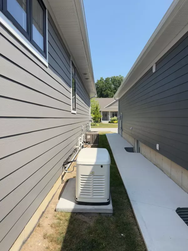 Lambton Shores, ON N0M 1T0,58 DEERFIELD RD