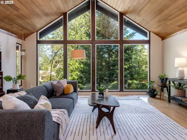 Portland, OR 97225,2490 SW SCENIC DR