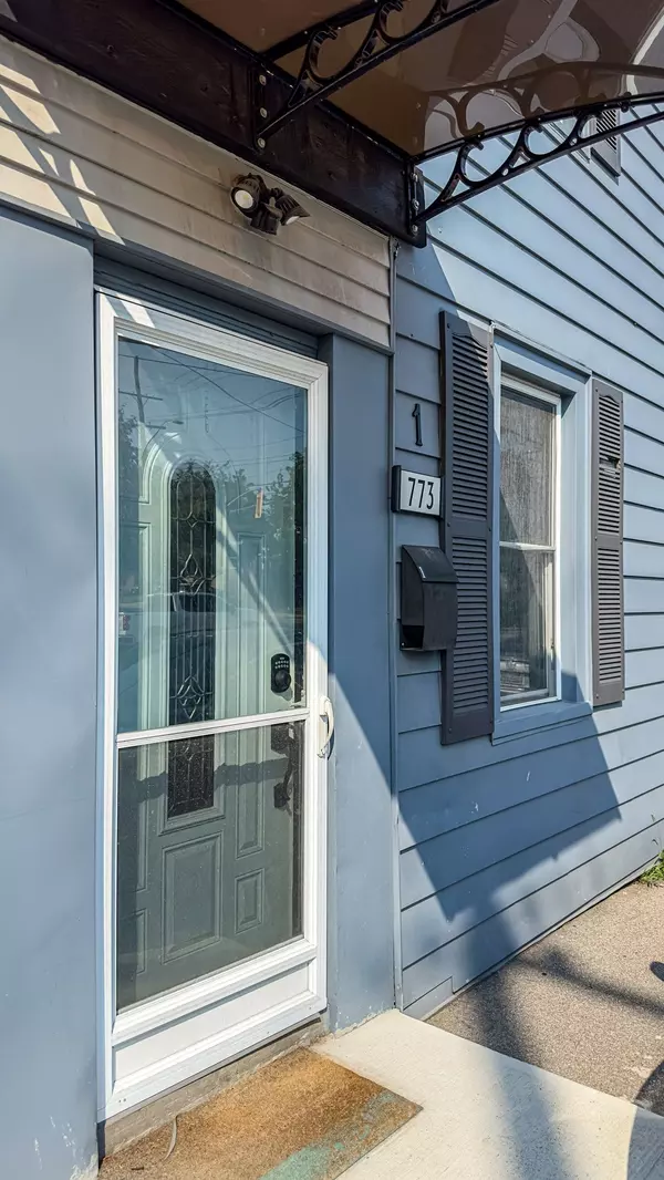 Hamilton, ON L8K 1Z7,773 Lawrence RD