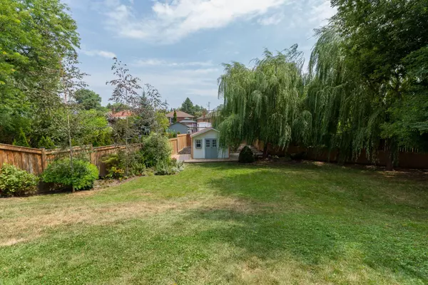 Toronto E04, ON M1R 3Z6,19 Twin Pauls CRES