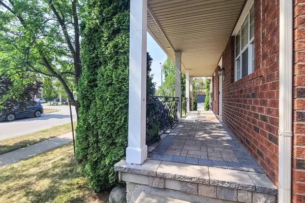 Mississauga, ON L5M 7Y8,3909 Mayla DR