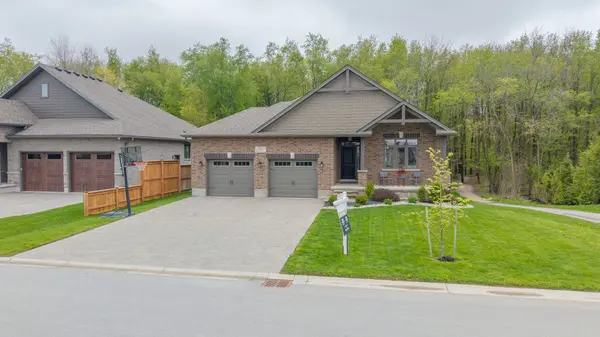 52 Kemp CRES, Strathroy-caradoc, ON N7G 0G3