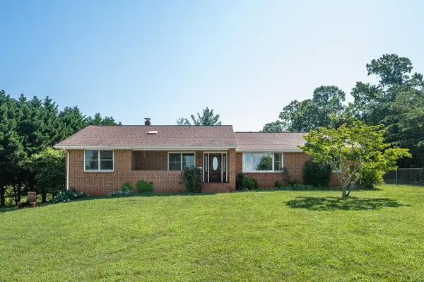 1874 Hales Ford RD,  Moneta,  VA 24121