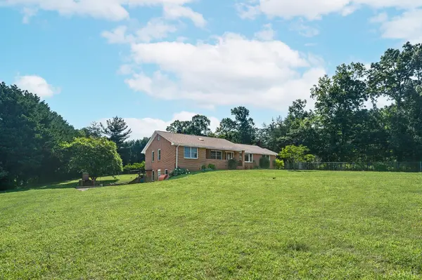 1874 Hales Ford RD, Moneta, VA 24121