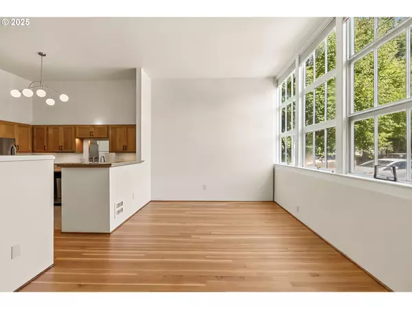 Eugene, OR 97402,650 W 12TH AVE #120