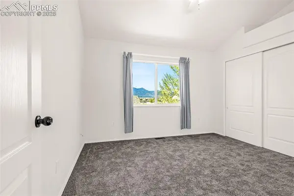 3260 Tail Spin DR Colorado Springs, CO 80916