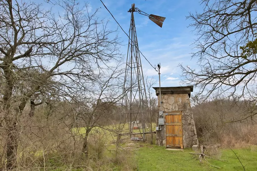 2200 Flat Rock Road, Azle, TX 76020