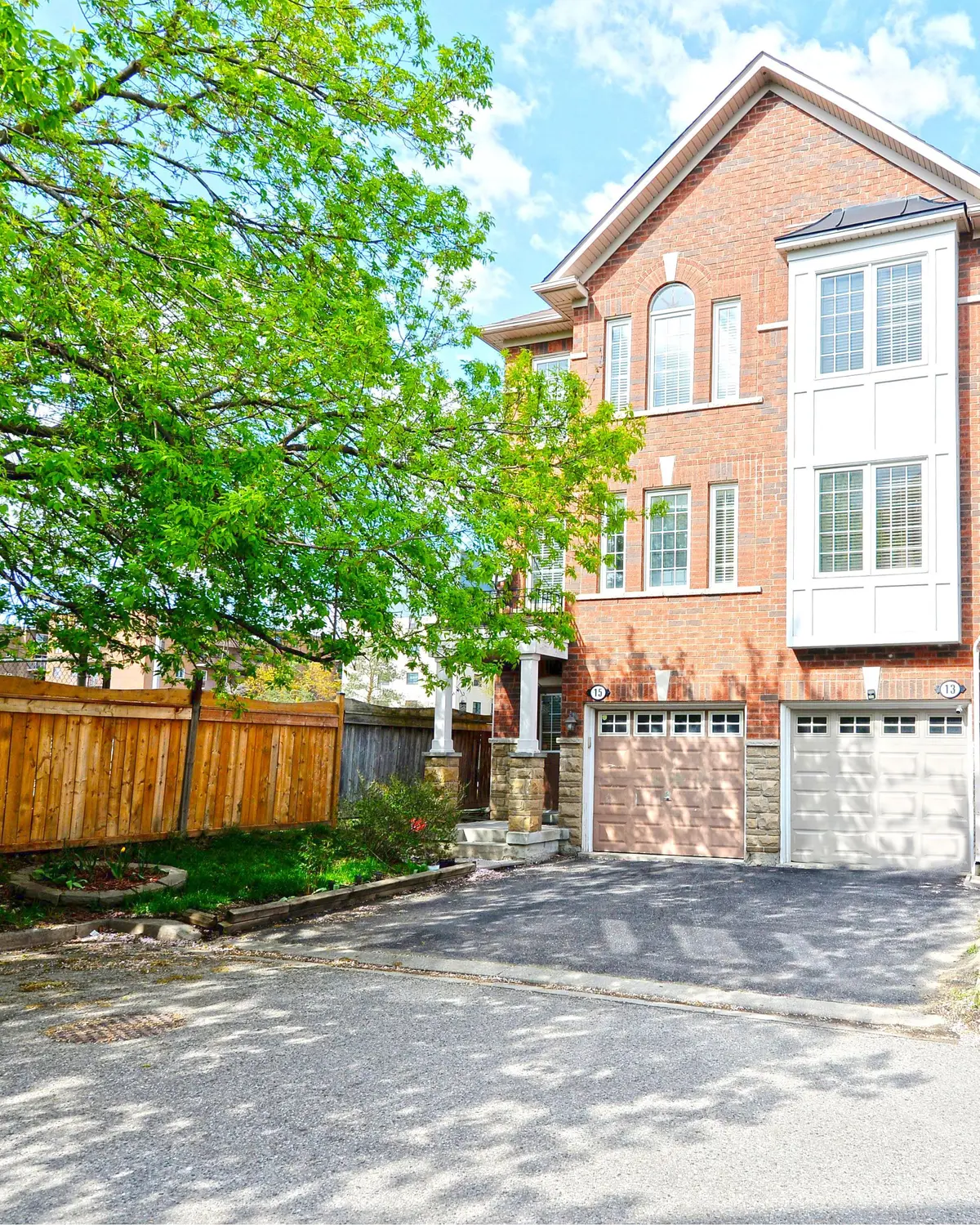 15 Gemstone LN, Brampton, ON L6X 0H1
