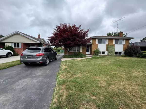 2343 Redfern RD, Burlington, ON L7R 1X5