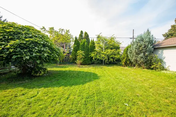 Hamilton, ON L8T 3R6,60 Ivy Lea PL