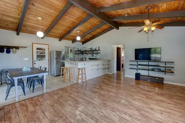 Keaau, HI 96749,15-1004 KALOLI DR