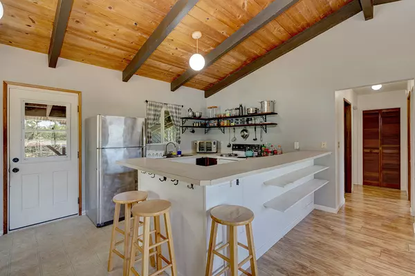 Keaau, HI 96749,15-1004 KALOLI DR