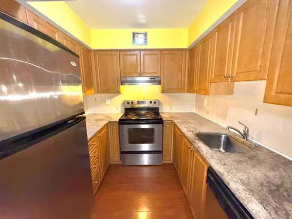 225 Wellesley ST E #208, Toronto C08, ON M4X 1X8