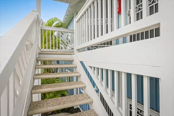 Kailua-kona, HI 96740,73-1114 NUUANU PL #L203