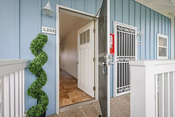 Kailua-kona, HI 96740,73-1114 NUUANU PL #L203