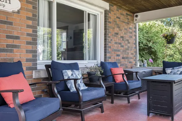 North Stormont, ON K0C 1K0,5 Minto ST