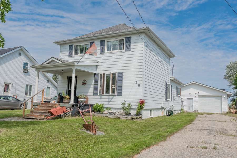 38 Third AVE, Smooth Rock Falls, ON P0L 2B0