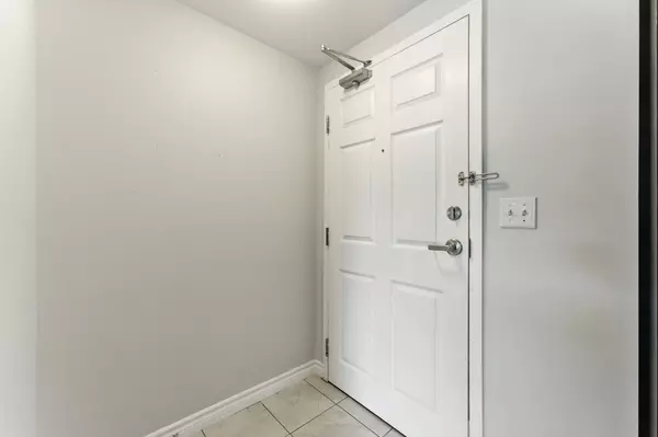 Guelph, ON N1L 0L2,45 Kingsbury SQ #207