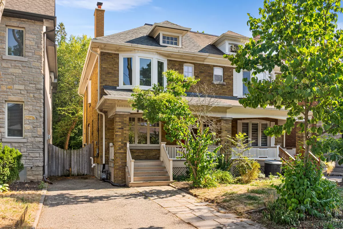 Toronto C04, ON M5M 1P4,107 Brookdale AVE