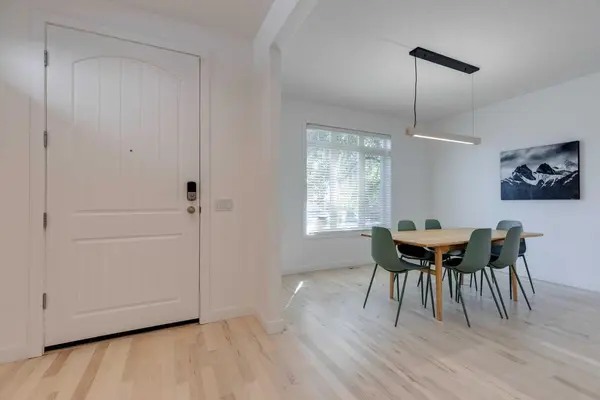 Calgary, AB T2M 1S2,234 23 AVE NW