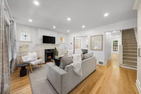 Toronto C04, ON M5M 1P4,107 Brookdale AVE