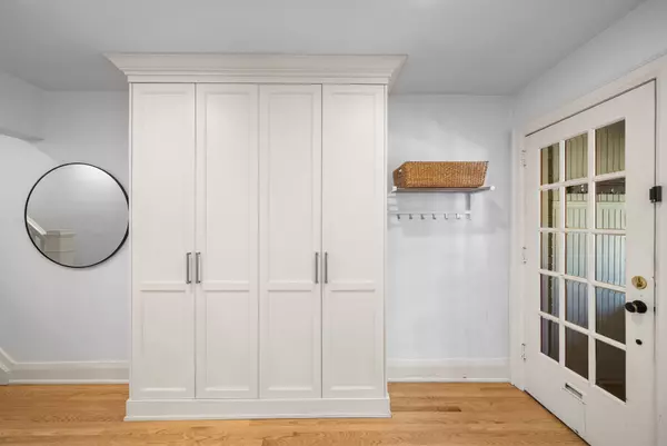 Toronto C04, ON M5M 1P4,107 Brookdale AVE