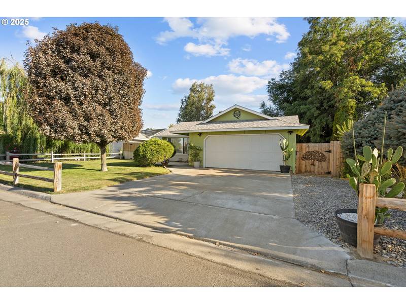17 WESTVIEW DR, Hermiston, OR 97838