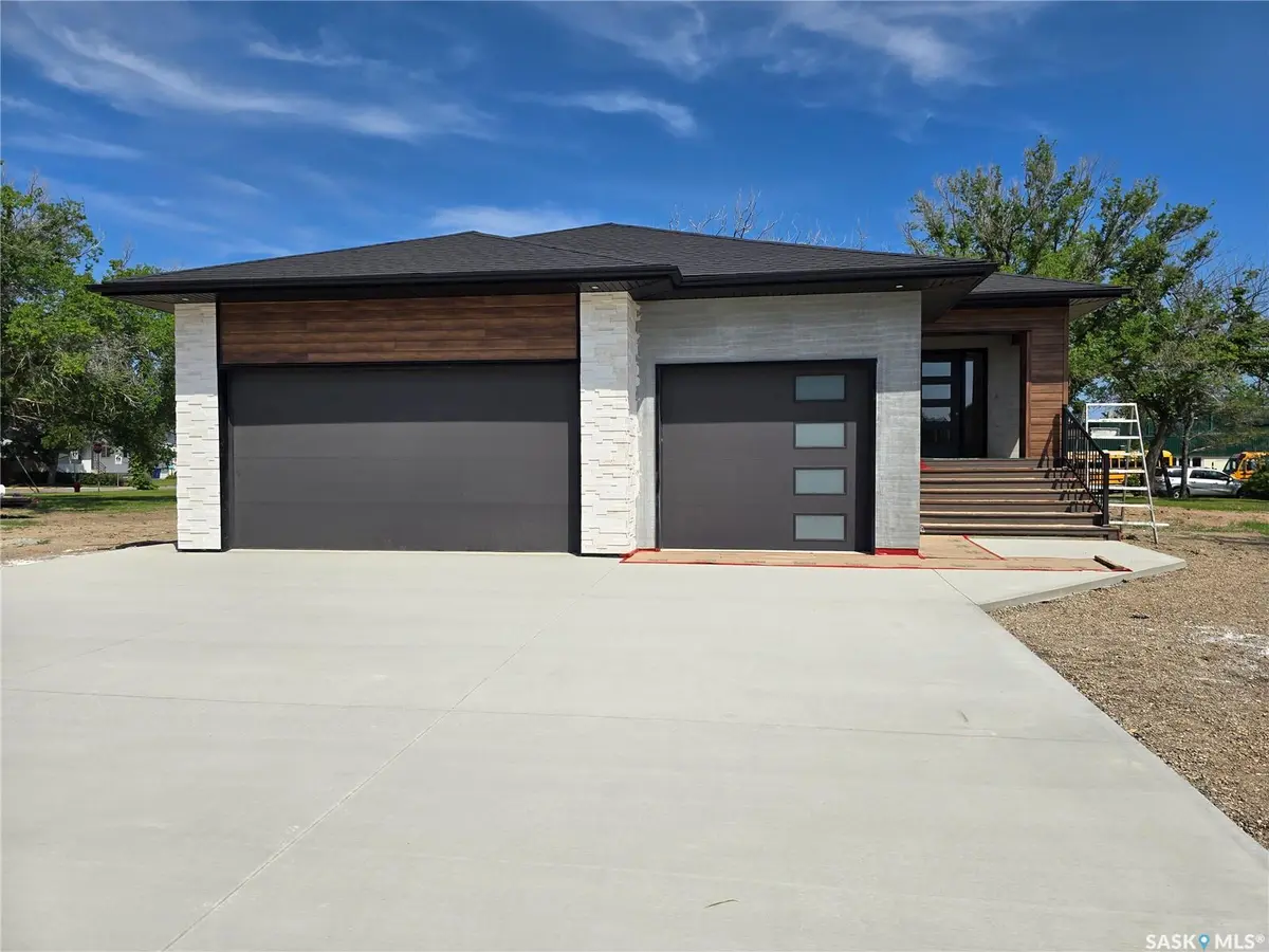 44 KENNEY CRESCENT, Weyburn, SK S4H 1L3