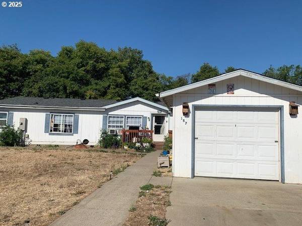 Roseburg, OR 97471,157 CREEKSIDE CT