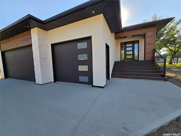 Weyburn, SK S4H 1L3,44 KENNEY CRESCENT