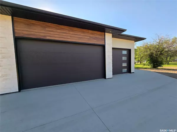 Weyburn, SK S4H 1L3,44 KENNEY CRESCENT