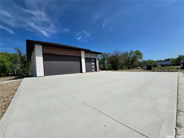 44 KENNEY CRESCENT, Weyburn, SK S4H 1L3