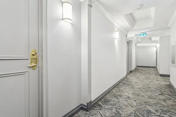 Oakville, ON L6J 7W2,40 Old Mill RD #PH2