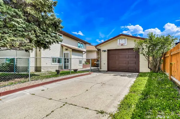 111 Macewan DR Northwest, Calgary, AB T3K 2G2