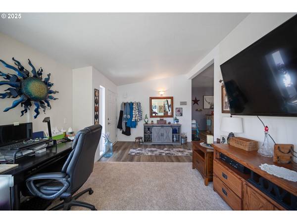 1312 W 14TH ST, Coquille, OR 97423