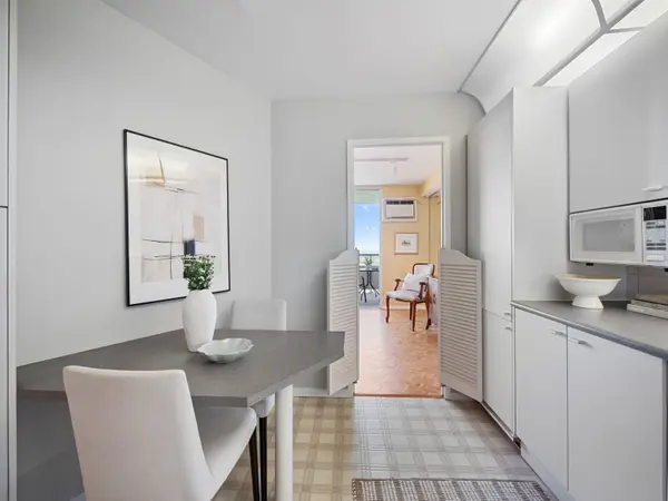 980 Broadview AVE #2404, Toronto E03, ON M4K 3Y1