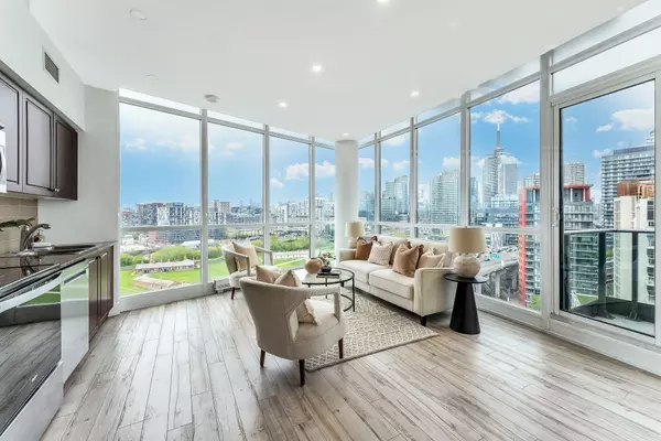 Toronto C01, ON M5V 4A1,209 Fort York BLVD #1663