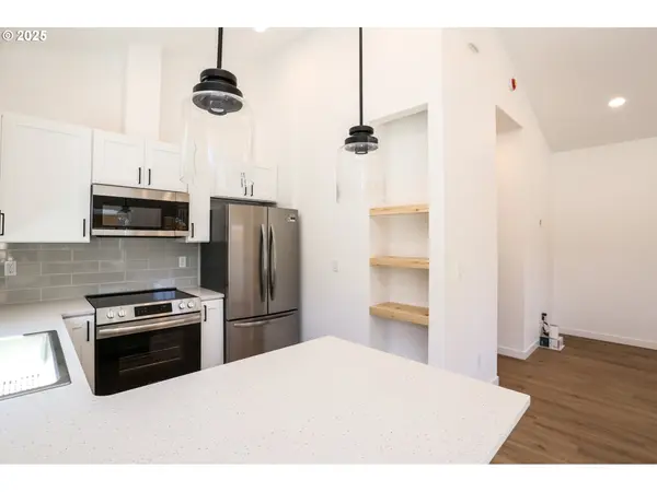 Eugene, OR 97404,827 Horn LN