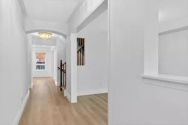 Bradford West Gwillimbury, ON L3Z 2A4,240 Armstrong CRES