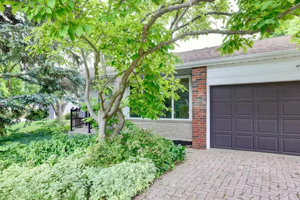 Mississauga, ON L5K 1K2,2202 Thorn Lodge DR