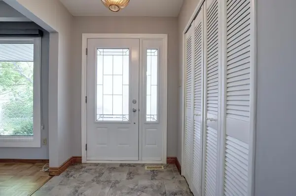 Mississauga, ON L5K 1K2,2202 Thorn Lodge DR