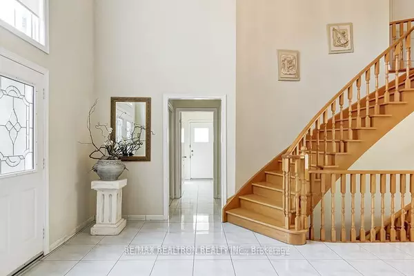 Toronto E10, ON M1C 1P1,23 White AVE