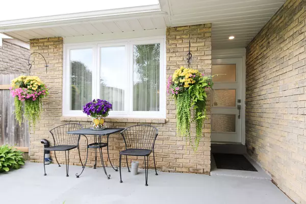 Burlington, ON L7M 1Y3,2495 Snowhill CT