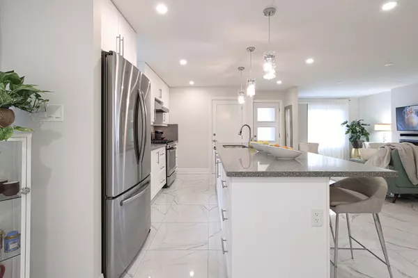 Burlington, ON L7M 1Y3,2495 Snowhill CT