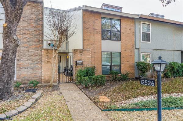 12526 Burninglog Lane,  Dallas,  TX 75243