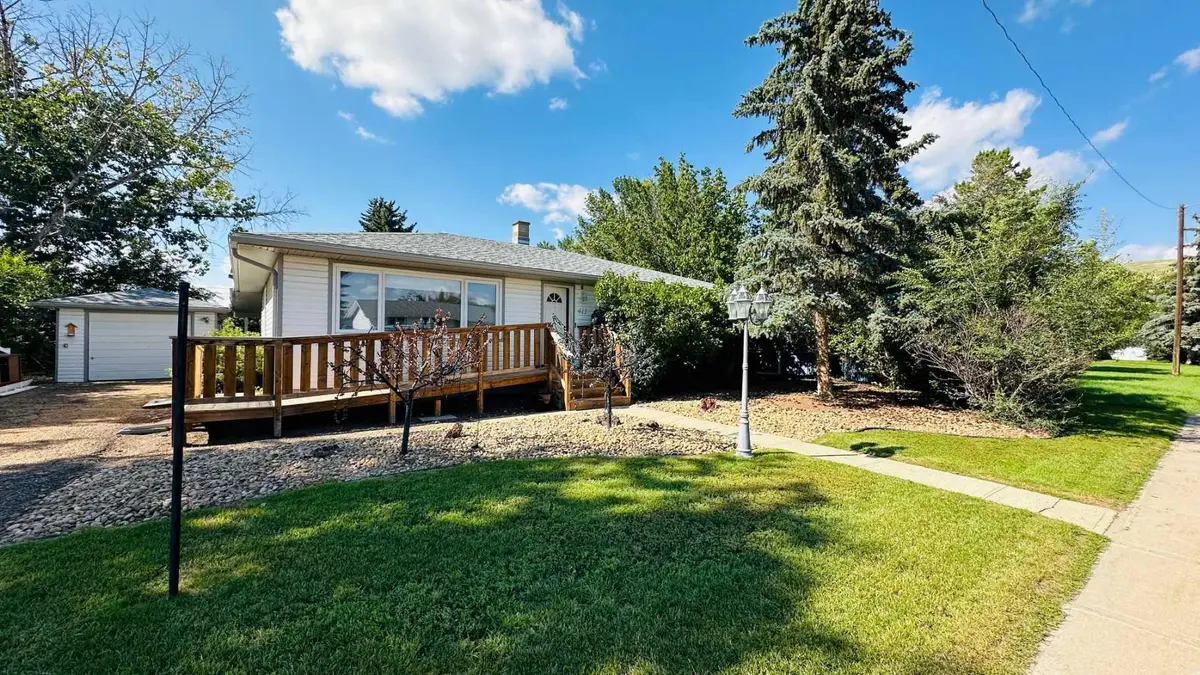 Drumheller, AB T0J 0Y5,411 11 Street E