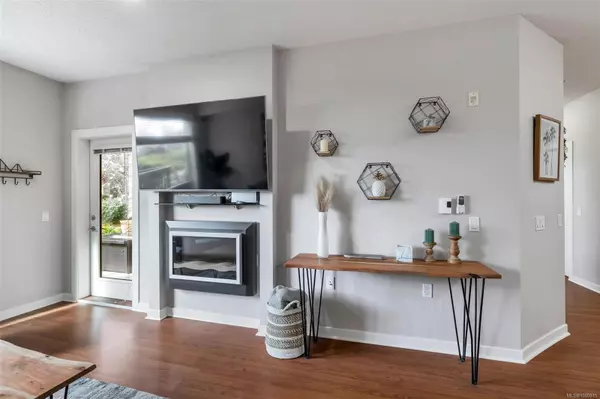 Saanich, BC V8Z 3G3,4529 West Saanich Rd #107