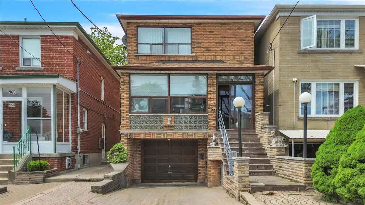 Toronto W03, ON M6E 4M1,562 Harvie AVE